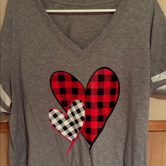 Amazon Essentials Gray Heart Pattern Tee - Picture 2 of 4